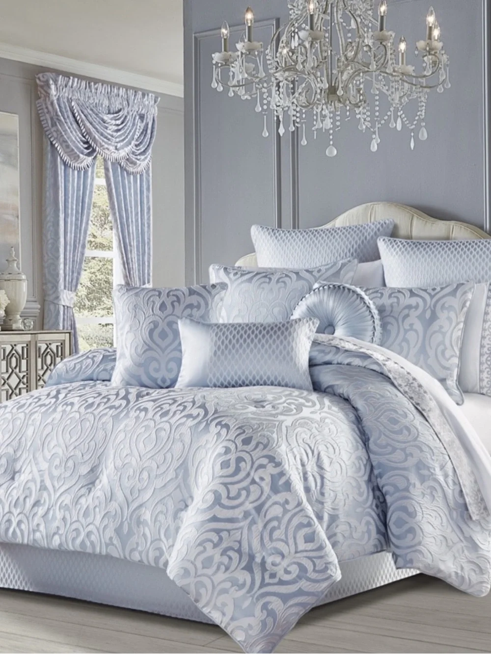 J. Queen New York Liana Comforter Set - King  NWT